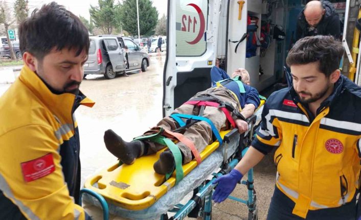 Çatıdan düşen kişi ağır yaralandı