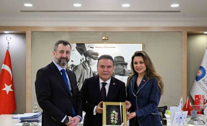 Çek Büyükelçi Stepanek Büyükşehir Belediye Başkanı Muhittin Böcek’i ziyaret etti