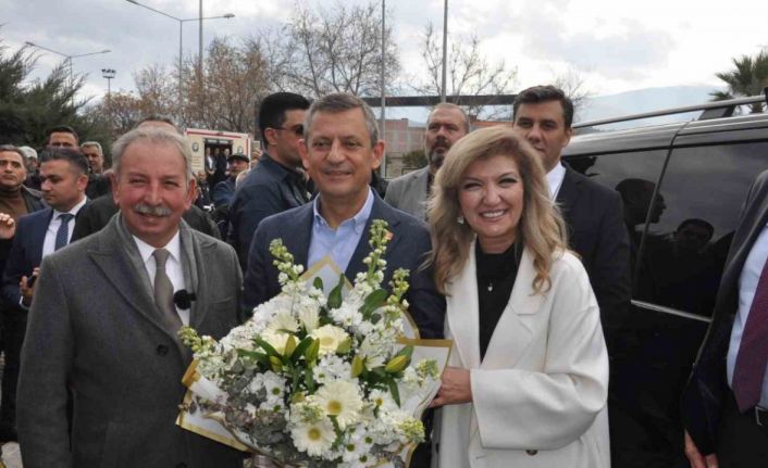 CHP Genel Başkanı Özgür Özel’den Salihli ziyareti