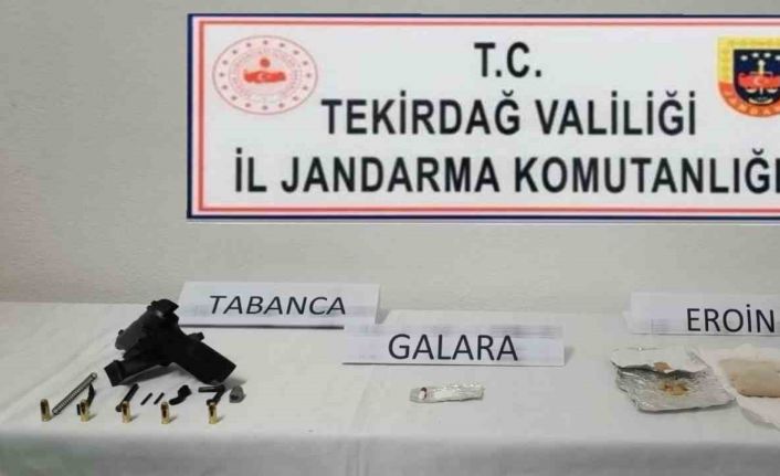 Çorlu’da araçta uyuşturucu ve silah ele geçirildi