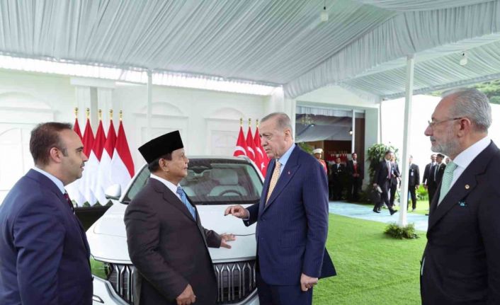 Cumhurbaşkanı Erdoğan, Endonezya Devlet Başkanı Subianto’ya Togg hediye etti