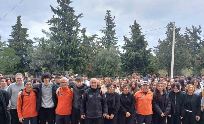 Datça’daki okulda deprem tahliye tatbikatı yapıldı