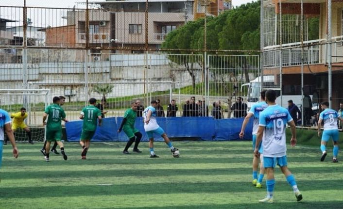 Denizli Emniyet Müdürlüğü halı sahada yoluna devam ediyor