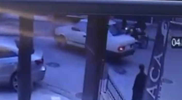 Denizli’de otomobile çarpan motosikletli yaralandı