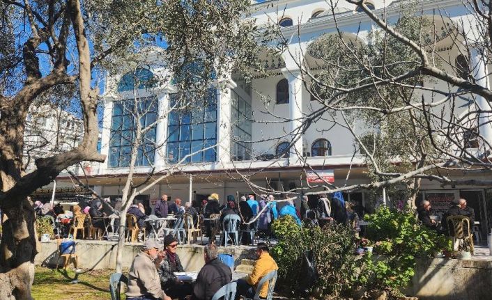 Depremlerde yıkılan cami ve Kur’an kursları için hayır çarşısı kuruldu