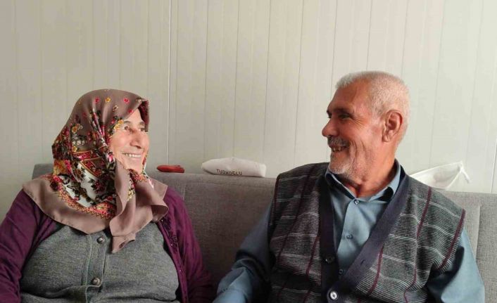 Depremzede çift, aşklarıyla örnek oluyor