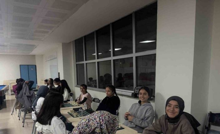 Dikilitaş Halil Ağar Ortaokulu satrançta il birincisi oldu