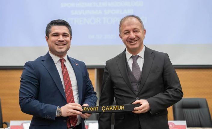 Dönmez’den Çakmur’a anlamlı jest