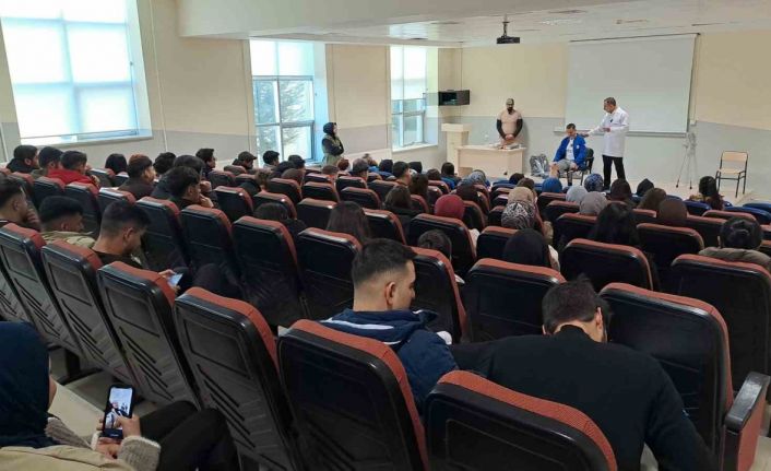 Düger, KAEÜ’de ampute hastalarla öğrencilere ders anlattı