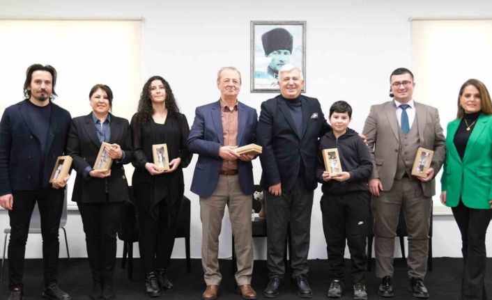 Edebiyatın usta kalemi şarkılarla, türkülerle, şiirlerle anıldı