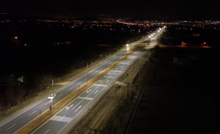 Elazığ’da ışıklandırılan şehirlerarası yollar daha güvenli hale getirildi