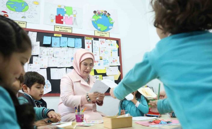 Emine Erdoğan, İslamabad’daki Pak-Türk Maarif Uluslararası Okullarını ziyaret etti