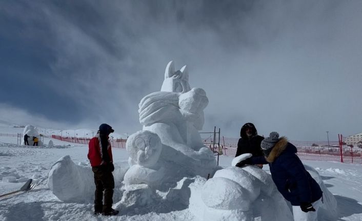 Erciyes’in karı sanat eserine dönüştü