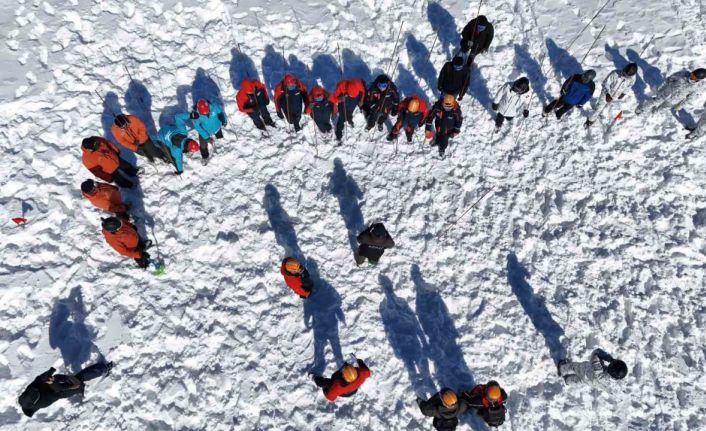 Ergan Kayak Merkezi’nde gerçeği aratmayan çığ tatbikatı