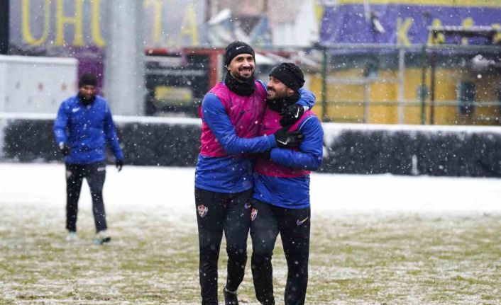 Eyüpspor, Beşiktaş maçı hazırlıklarına kar yağışı altında devam etti