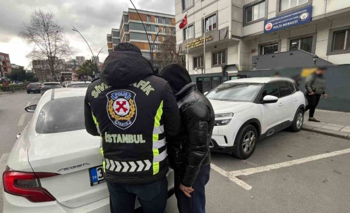 Eyüpsultan’da drift yapan motosikletliye ceza yağdı
