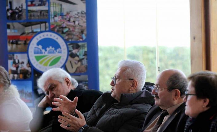 Farklı kuşaklar bu programda bir araya gelerek eğitim üzerine konuştu