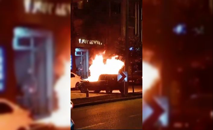 Gaziantep’te kaza sonrası alev alan otomobil kullanılamaz hale geldi