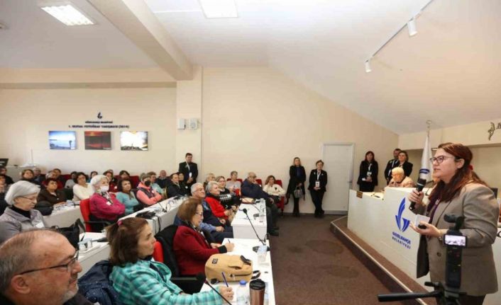 Güzelbahçe 3. Yaş Üniversitesi eğitimleri başladı
