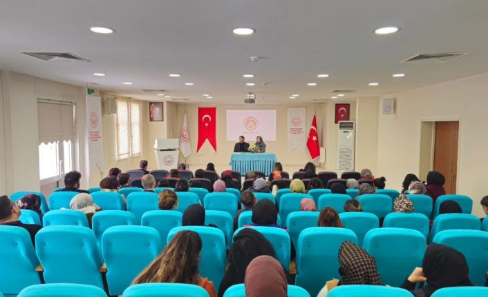 "Huzurun, Mutluluğun Kaynağı Olarak Ailemiz" konulu söyleşi düzenlendi