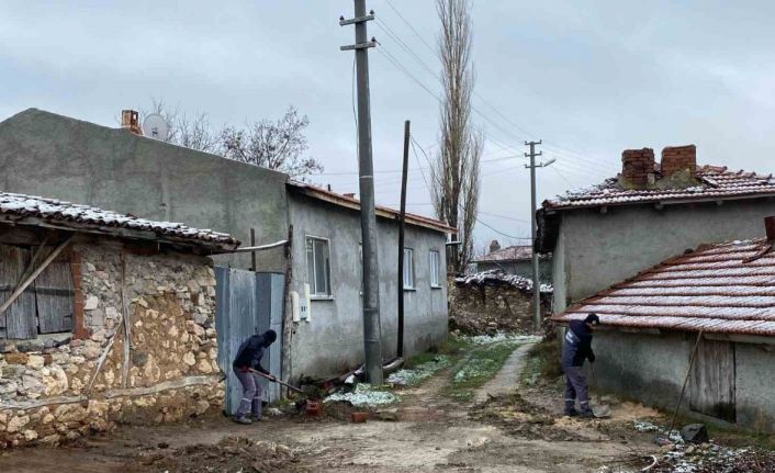 İnönü Belediyesi Esnemez Mahallesi’nde temizlik çalışması yaptı