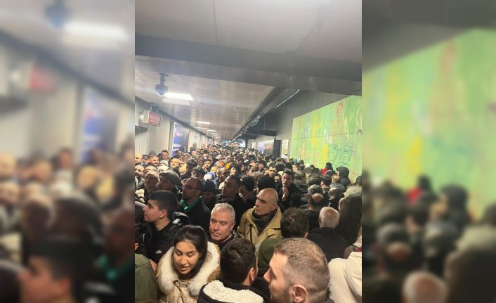 İstanbul’da metro duraklarındaki yolcu yoğunluğuna vatandaş tepkisi
