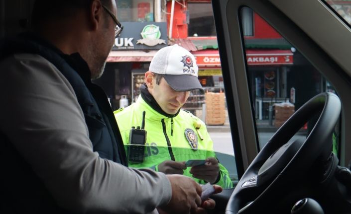 İzmir’de okul servislerine sıkı denetim: 38’i trafikten men edildi