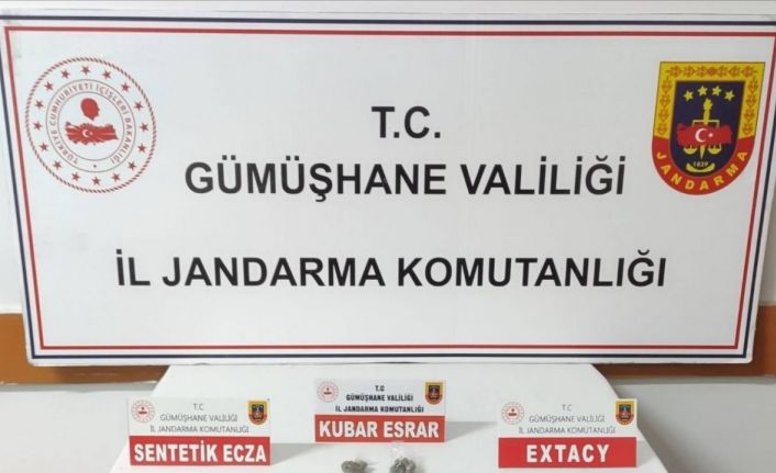 Jandarma, Rize’den Gümüşhane’ye uyuşturucu getirenleri yakaladı