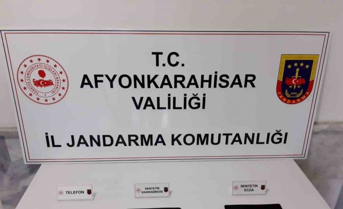 Jandarma zehir tacirini uyuşturucuyu satamadan yakaladı