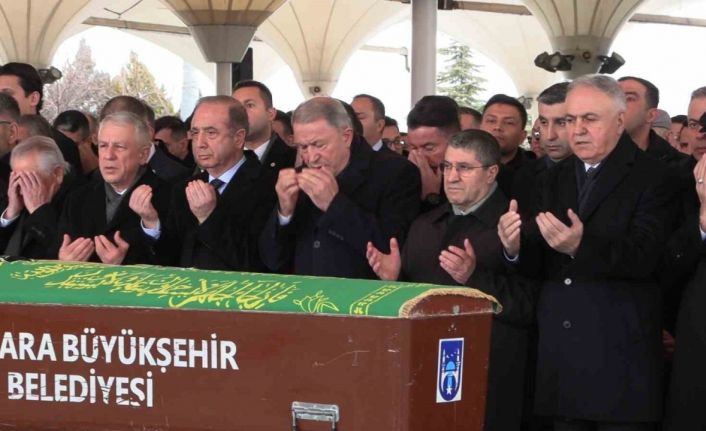 Kara Kuvvetleri Komutanı Orgeneral Bayraktaroğlu’nun annesi son yolculuğuna uğurlandı