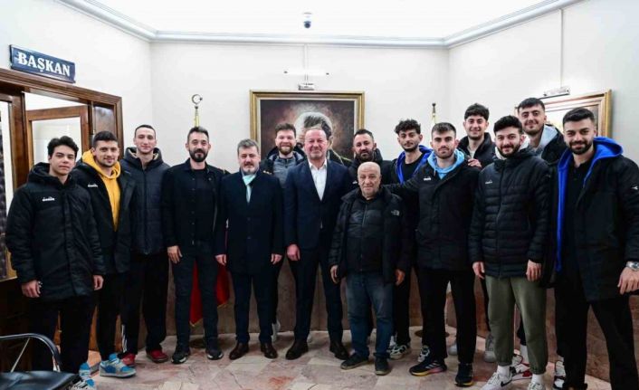 Karacabey Belediyespor voleybolda şampiyonluğa inanıyor