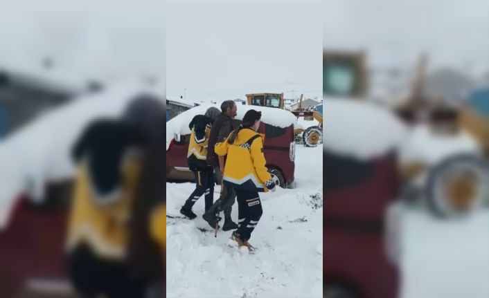 Kars’ta köyde mahsur kalan hasta hastaneye ulaştırıldı