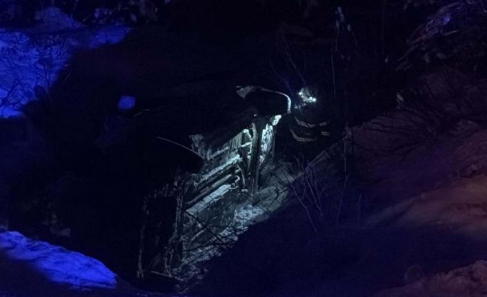 Kastamonu’da şarampole yuvarlanan otomobildeki 4 kişi yaralandı