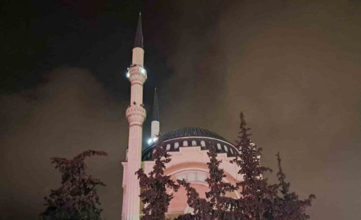 Kilisliler Berat Kandili’nde camilere akın etti