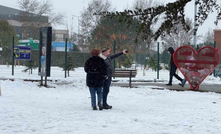 Kocaeli’de aralıklarla kar yağışı etkili oldu