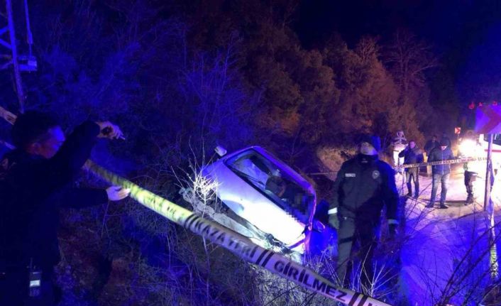 Kontrolden çıkarak şarampole uçan otomobil sürücüsü hayatını kaybetti