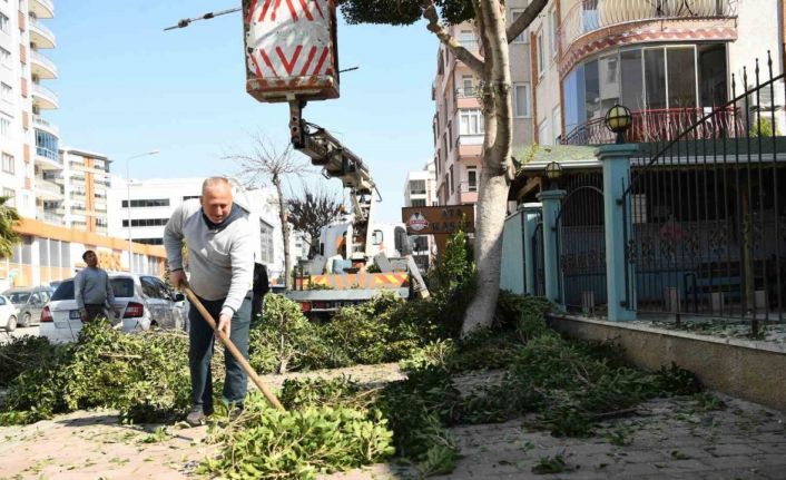 Konyaaltı Belediyesi’nden cami bahçelerinde Ramazan temizliği
