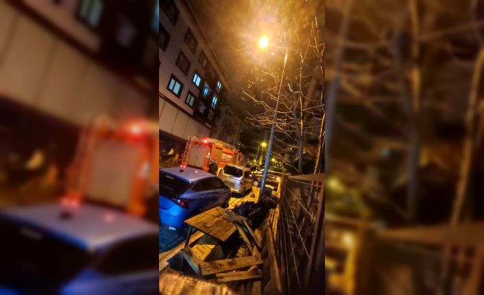 Küçükçekmece’de binadan çatlama sesi geldi, vatandaşlar tahliye edildi