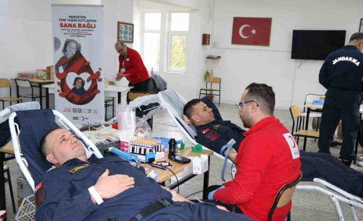 Kütahya’da jandarmadan Kızılay’a kan bağışı