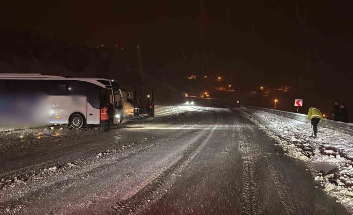 Malatya’da yolcu otobüsü istinat duvarına çarptı: 9 yaralı