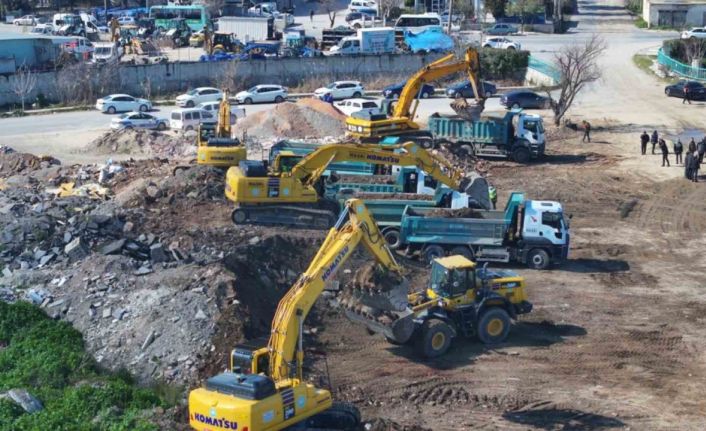 Manisa’da bin kamyonluk hafriyat kaldırılıyor