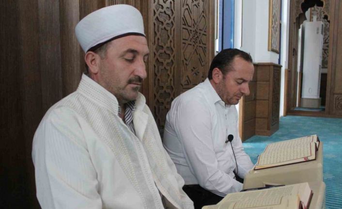 Manyasta Ramazan ayının simgelerinden mukabele geleneği başladı