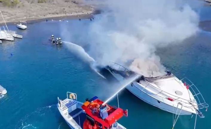 Marmaris’te milyonluk motoryat cayır cayır yandı
