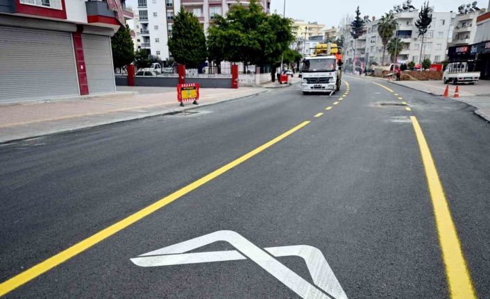 Mersin’de bozuk yollar onarılıyor