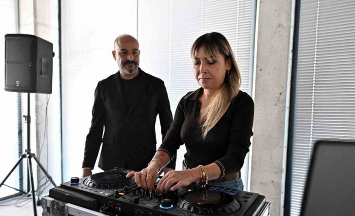 Muratpaşa Belediyesi’nden genç yeteneklere DJ atölyesi