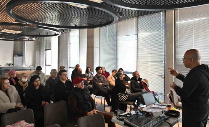 Muratpaşa’da podcast meraklıları bir araya geldi
