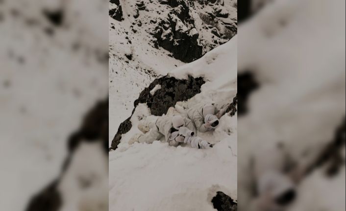 Muş Emniyeti’nden Kurtik Dağı’nda etkileyici keskin nişancı görüntüleri