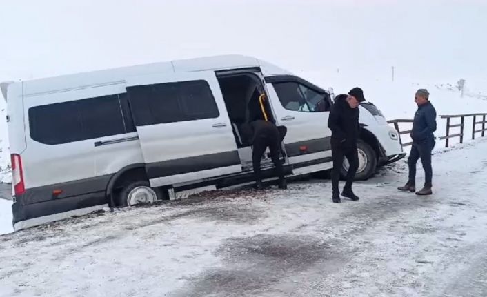 Öğretmen servisi yoldan çıktı: 8 yaralı