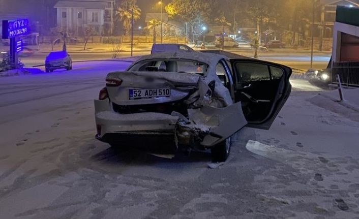 Ordu’da kayan otomobil önündeki otomobile çarptı: 6 yaralı
