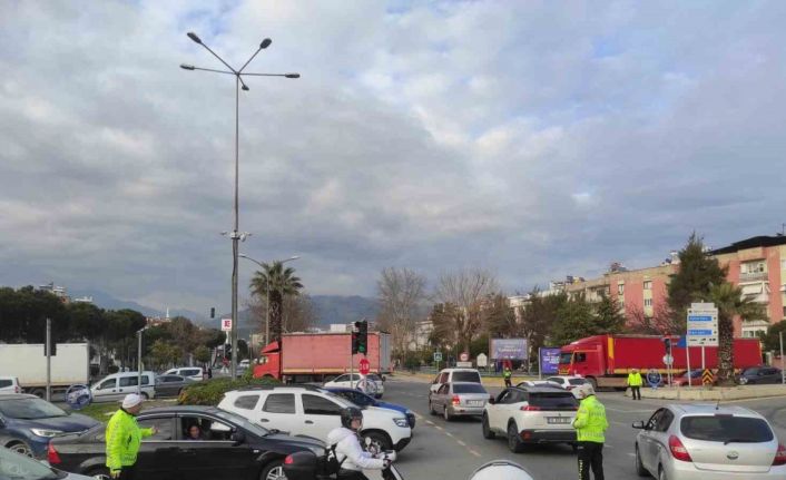 Otoyoldaki çalışma nedeniyle trafik durma noktasına geldi